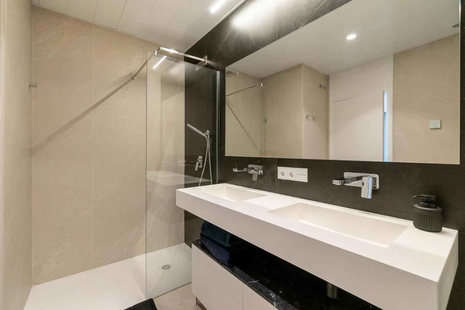 Vivi Homes - Sunset Pool, Sauna, Gym & Beach Torremolinos Apartamento