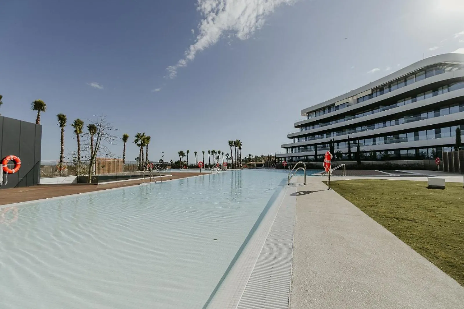 Vivi Homes - Sunset Pool, Sauna, Gym & Beach Torremolinos Apartamento