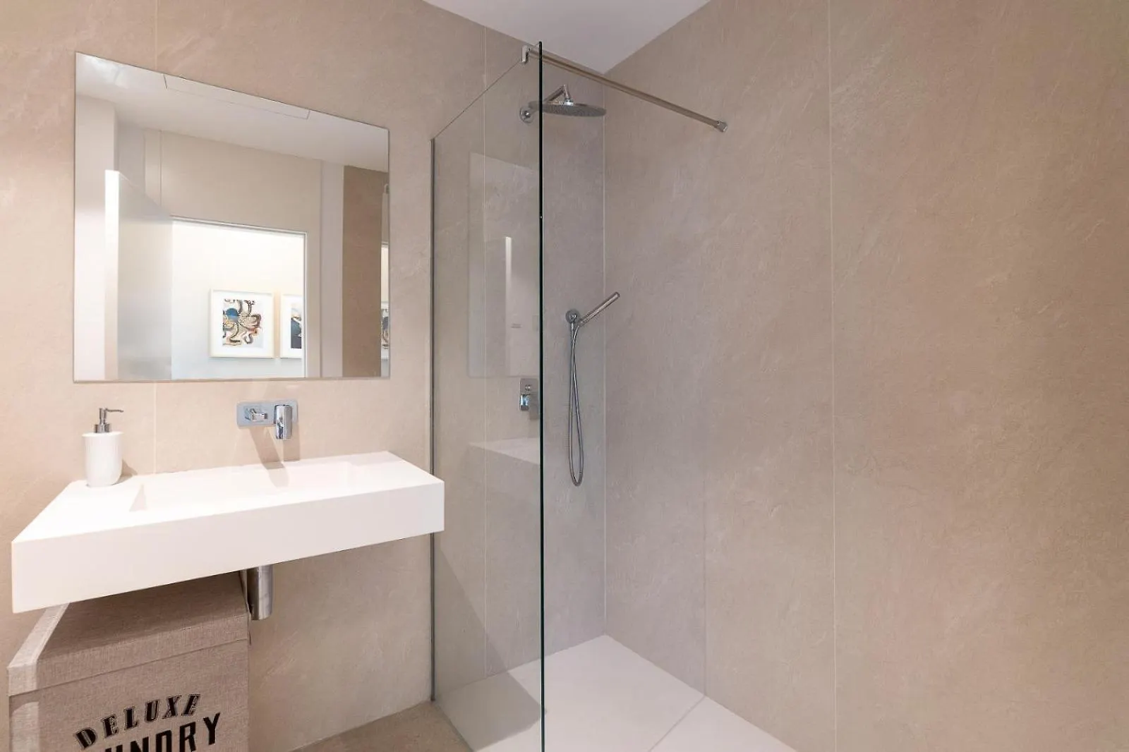 Vivi Homes - Sunset Pool, Sauna, Gym & Beach Torremolinos 0*,  Espanha