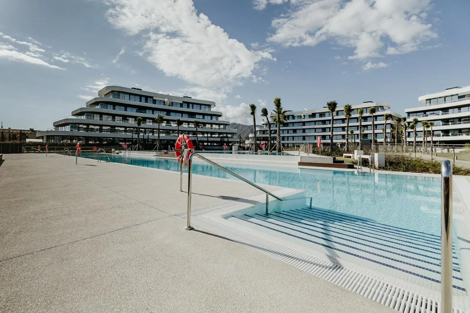 Vivi Homes - Sunset Pool, Sauna, Gym & Beach Torremolinos 0*,  Spanje